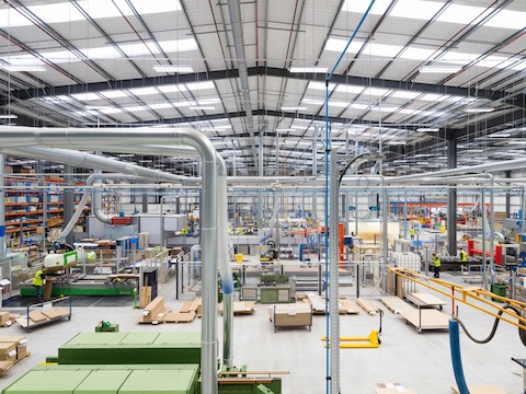 Foto dell’interno dello stabilimento di produzione di Herman Miller di PortalMill.