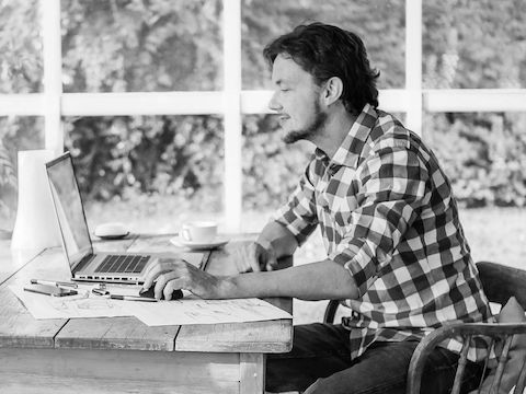 Seleccione para obtener más información sobre los productos, el pensamiento de diseño y los premios de Charles Wilson.
