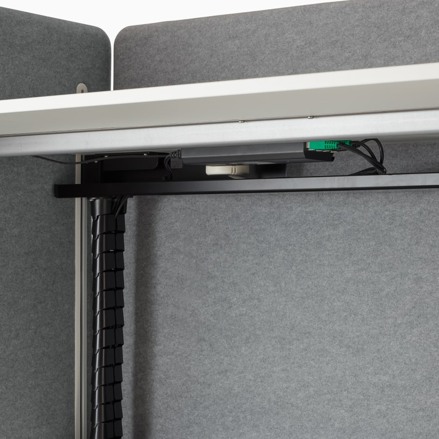 Detail of upper tray-wire management, and umbilical riser.