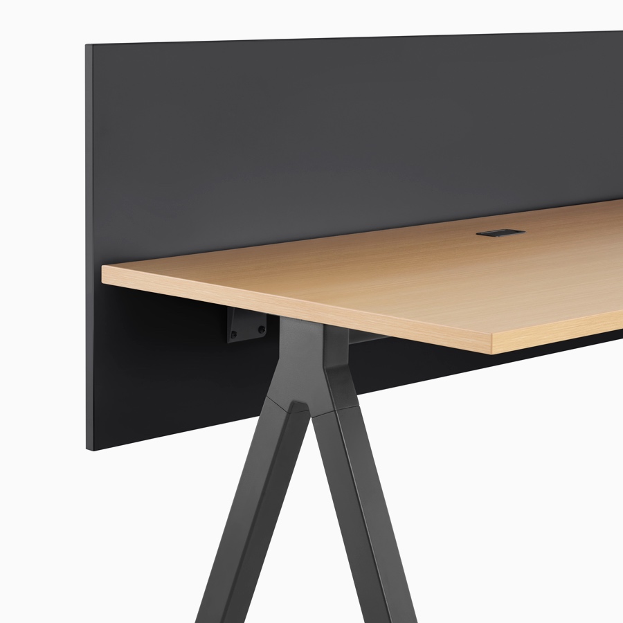 A black laminate boundary screen with light wood and black Canvas Vista fixed-height table.