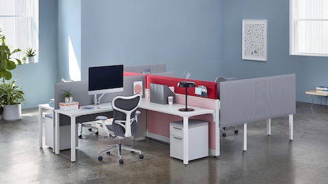 A Canvas Wall setting with Pari screens and a grey Mirra 2 office chair.