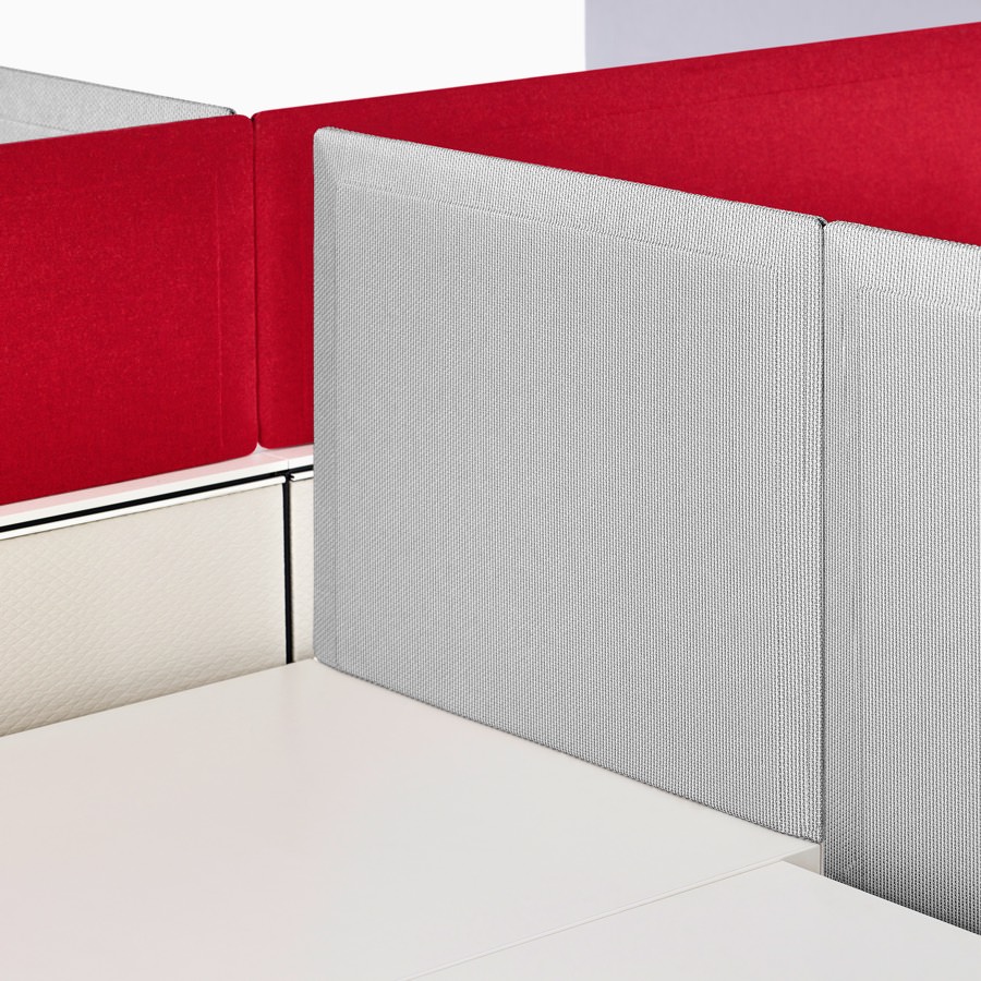 Detail of a Pari side screen in a light gray fabric and back screens in red.