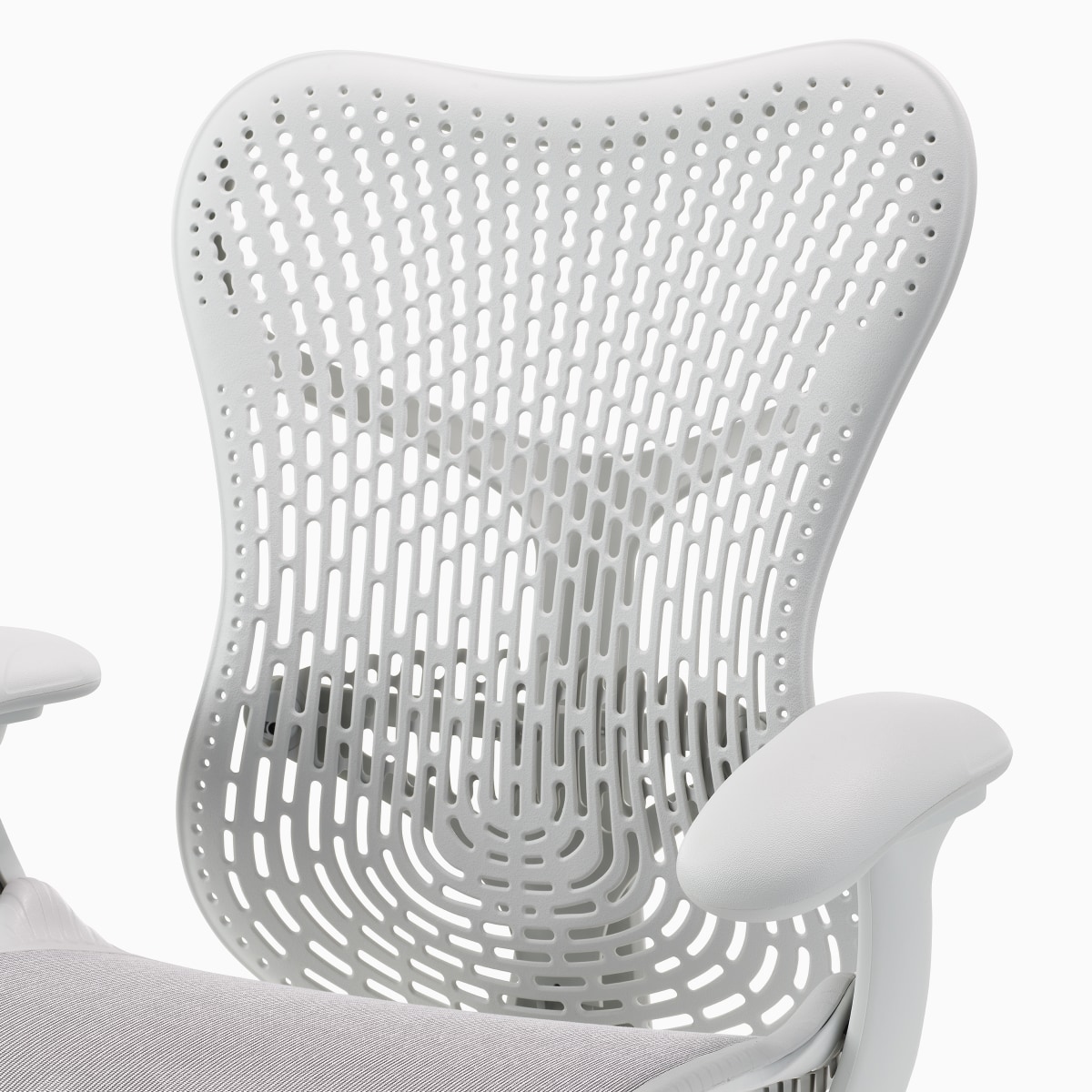 Detail of the Triflex back of a Mirra 2 chair in alpine.