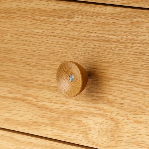 Nelson Basic Cabinet Series cupcake pull.