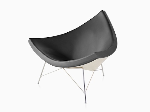 ブラックレザーのNelson Coconut Lounge Chairは、45度の角度から見たものです。