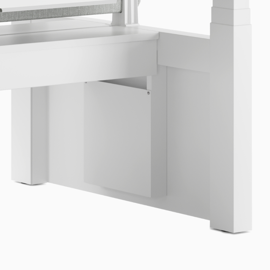 Nevi Link in einer Konfiguration mit zwei gegenüberliegenden Schreibtischen und Bound Screen.