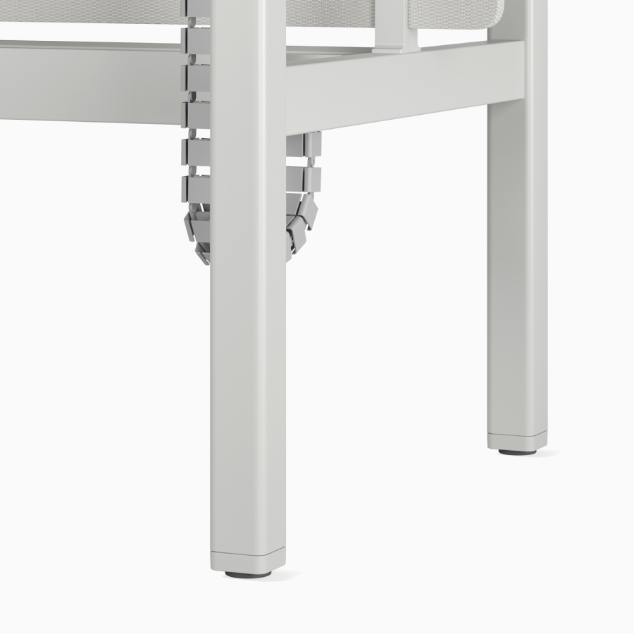 Square leg detail on Nevi Sit-to-Stand Desk. 