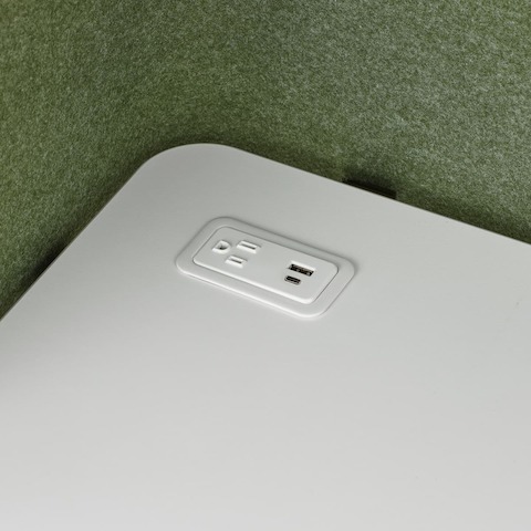 Close up image of a white Logic Mini with one simplex receptacle, one USB-C port and one USB-A port.