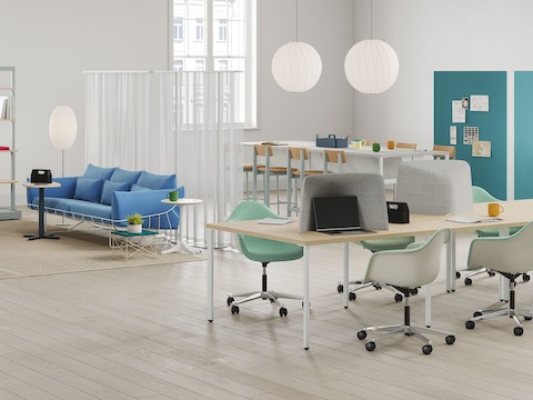 Open floor office space with task chairs, project tables, height-adjustable tables, soft seating and movable walls.