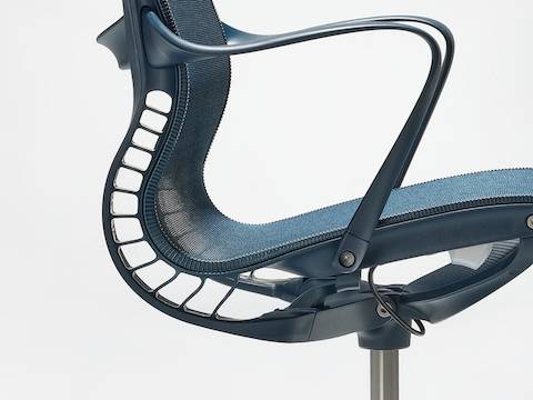 A close-up side view of a Setu chair with arms in nightfall blue. 