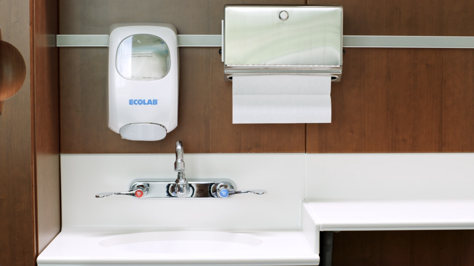Video clip of installers moving a Procedure and Supply Cart and a Nemschoff Valor Side Chair into a procedure room with Compass System casework and a Physician Stool. 