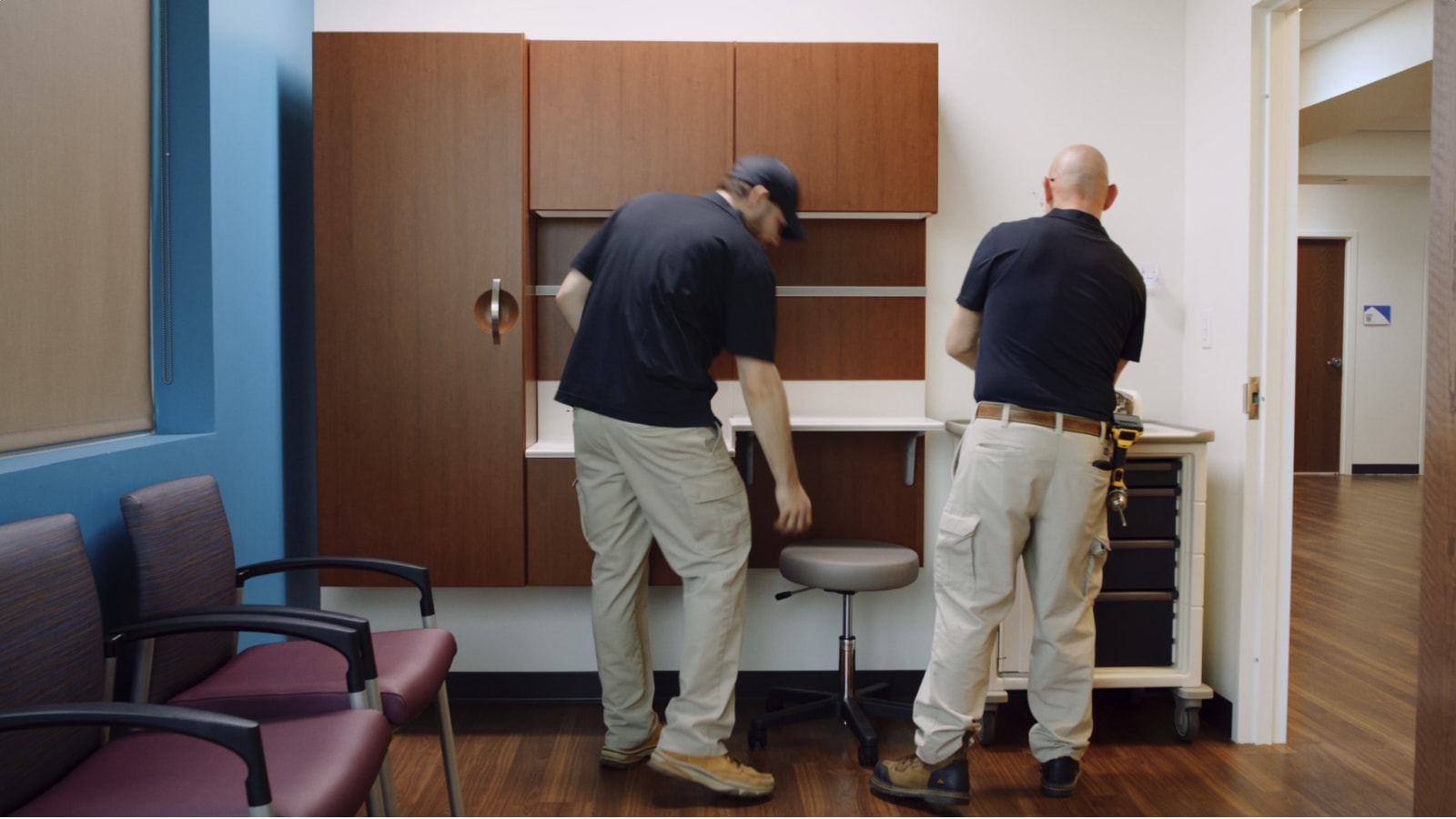 Video of an installer moving past a Compass System casework work wall.
